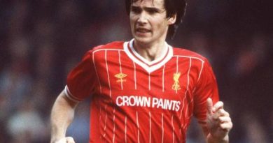 Hậu vệ Liverpool huyền thoại