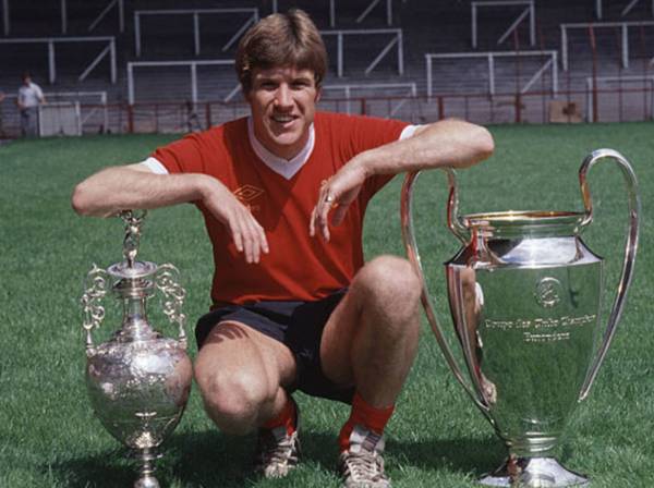 Hậu vệ Liverpool xuất sắc Hậu vệ Liverpool xuất sắc