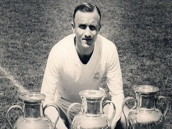 TOP hậu vệ Real Madrid huyền thoại hay nhất đến nay TOP hậu vệ Real Madrid huyền thoại hay nhất đến nay