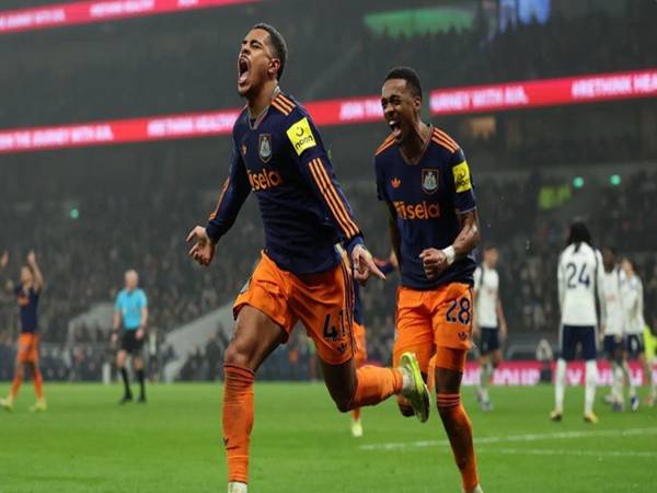 Bóng đá Anh: Newcastle đánh bại Tottenham đầy kịch tính