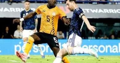 Tin BĐ: Messi tiến sát cột mốc vĩ đại của Ronaldo