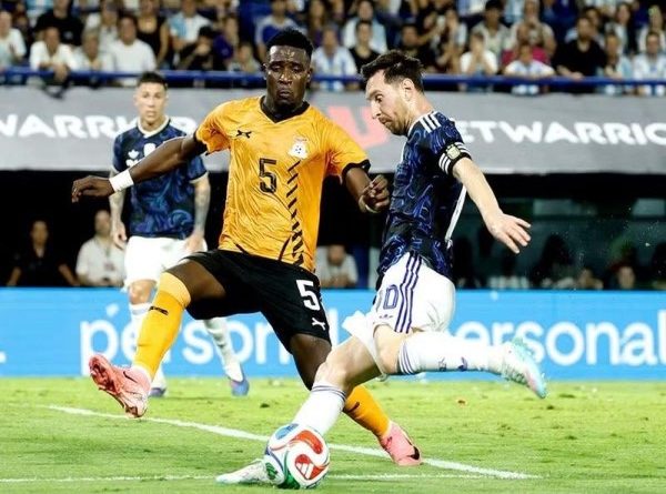 Tin BĐ: Messi tiến sát cột mốc vĩ đại của Ronaldo